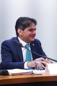 Murilo Galdino defende fim da escala 6x1 e propõe modelo 5x2 no Dia do Trabalhador