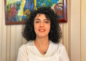 Narges Mohammadi: Nobel da Paz iraniana é transferida da prisão para hospital em estado crítico