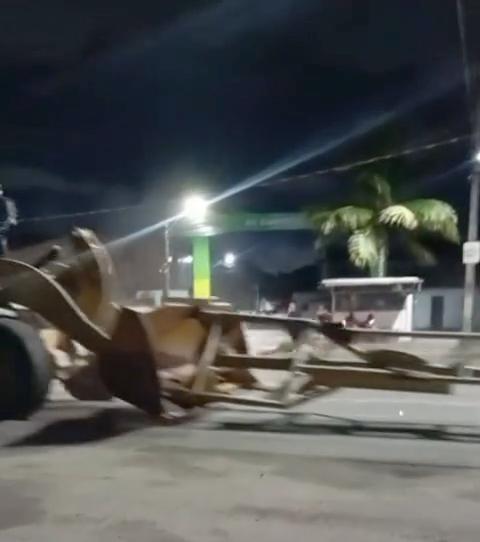 Operador em suposto surto causa caos na BR-135 na Vila Maranhão; PM age para evitar tragédia