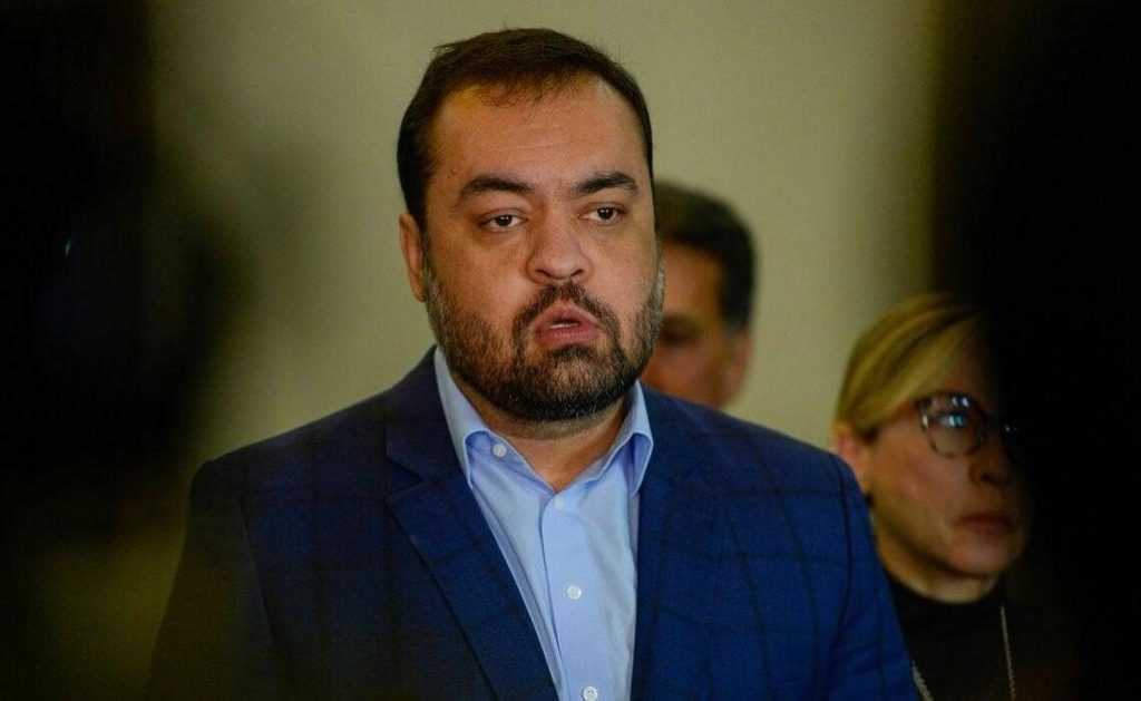 PF realiza buscas contra ex-governador Cláudio Castro em operação sobre desvio de R$ 3 bilhões do Rioprevidência e Cedae para o Banco Master
