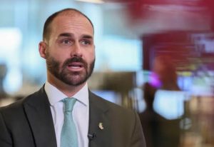 PGR pede condenação de Eduardo Bolsonaro ao STF por coação no curso do processo