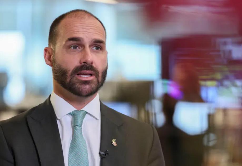 PGR pede condenação de Eduardo Bolsonaro ao STF por coação no curso do processo