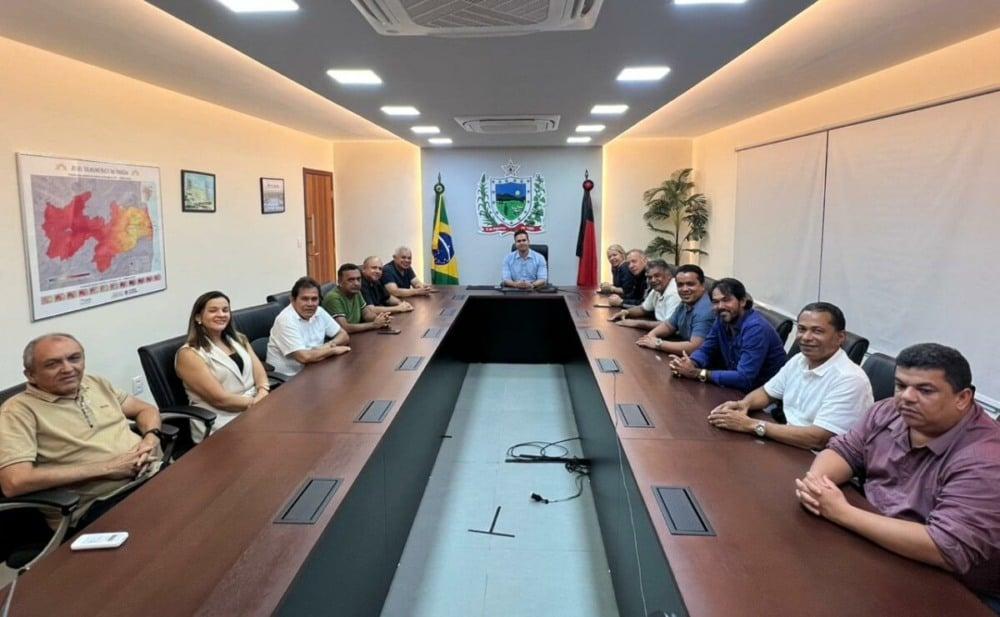 Prefeito de Alhandra Reúne Base e Reforça Apoio a Lucas Ribeiro com Anúncio de R$ 15 Milhões em Investimentos