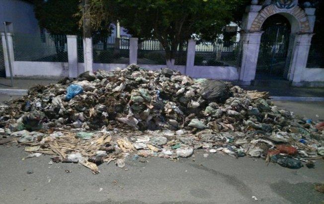 Prefeito Léo Bezerra descarta crise de lixo em João Pessoa e admite problemas com empresa responsável