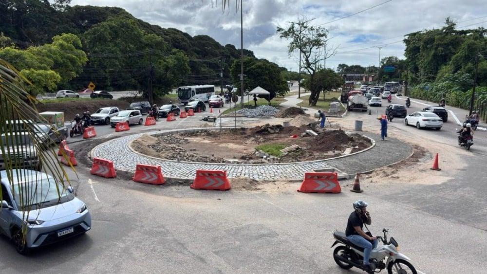 Prefeitura avança em obra e prepara entrega de nova rotatória nos Bancários