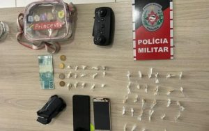 Suspeita abandona criança de 6 anos ao fugir durante ação da Polícia Militar em Cajazeiras