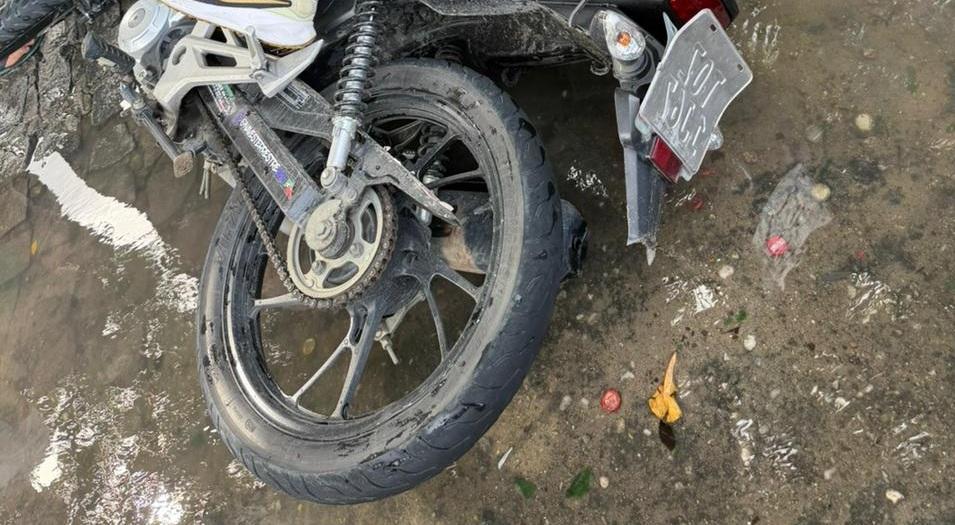 Tentativa de assalto termina com bandido morto e policial e dois homens baleados na Praça da Paz, em João Pessoa