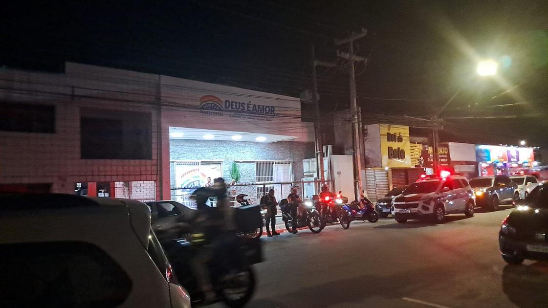 Trabalhador morre e outro fica ferido após queda de telhado de igreja em Jaguaribe; vítimas não usavam EPIs